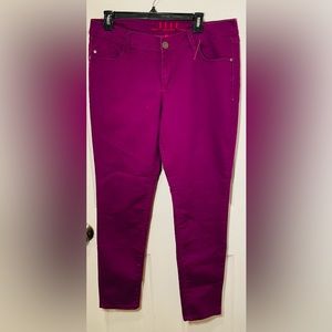 Pantalón de mujer tela suave color morado violeta. Peso 96